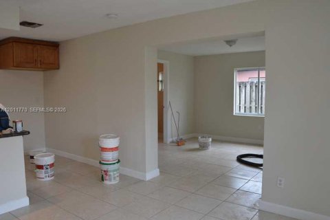 House in Davie, Florida 4 bedrooms, 103.12 sq.m. № 2075395 - photo 9