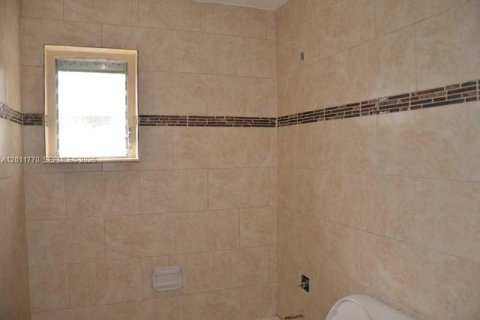 House in Davie, Florida 4 bedrooms, 103.12 sq.m. № 2075395 - photo 4