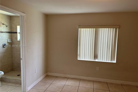 House in Davie, Florida 4 bedrooms, 103.12 sq.m. № 2075395 - photo 11