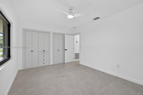 Casa en venta en Palmetto Bay, Florida, 6 dormitorios, 305.28 m2 № 2003387 - foto 28