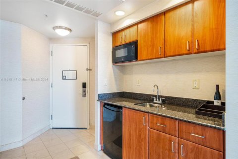 Hotel in Sunny Isles Beach, Florida 51.19 sq.m. № 1753670 - photo 10