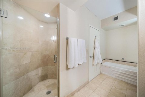 Hotel in Sunny Isles Beach, Florida 51.19 sq.m. № 1753670 - photo 13