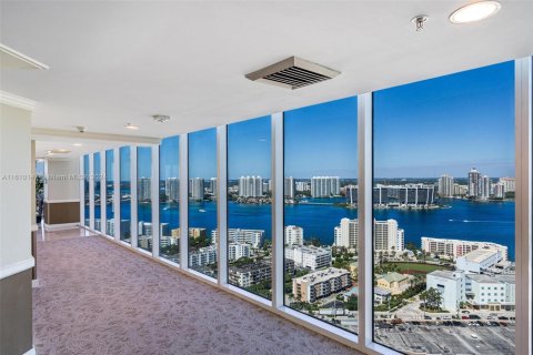 Hotel in Sunny Isles Beach, Florida 51.19 sq.m. № 1753670 - photo 22