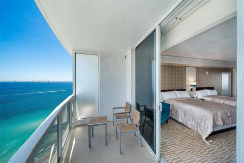 Hotel in Sunny Isles Beach, Florida 51.19 sq.m. № 1753670 - photo 20
