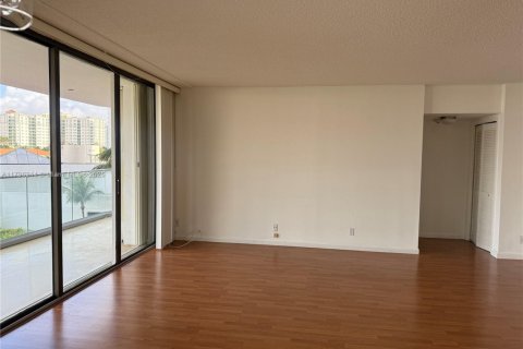Copropriété à louer à Aventura, Floride: 1 chambre, 100.06 m2 № 1958259 - photo 2
