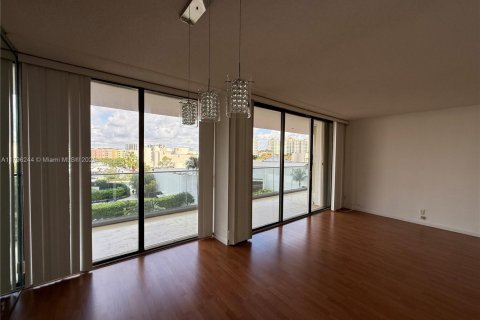 Copropriété à louer à Aventura, Floride: 1 chambre, 100.06 m2 № 1958259 - photo 3