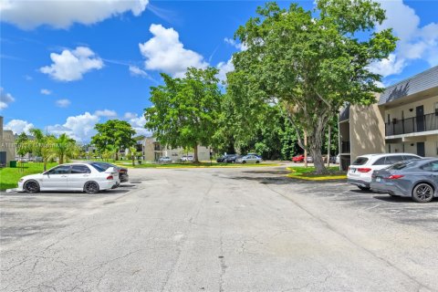 Condo in Tamarac, Florida, 2 bedrooms  № 1928544 - photo 20