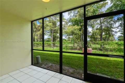 Condo in Tamarac, Florida, 2 bedrooms  № 1928544 - photo 4