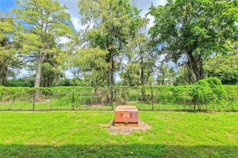 Condo in Tamarac, Florida, 2 bedrooms  № 1928544 - photo 5