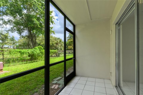 Condo in Tamarac, Florida, 2 bedrooms  № 1928544 - photo 15