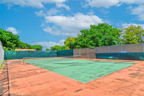 Condo in Tamarac, Florida, 2 bedrooms  № 1928544 - photo 24