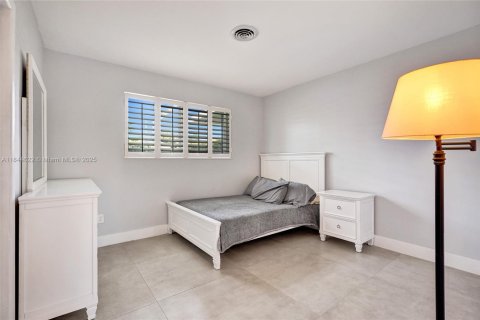 House in North Miami Beach, Florida 3 bedrooms, 179.3 sq.m. № 1855359 - photo 26