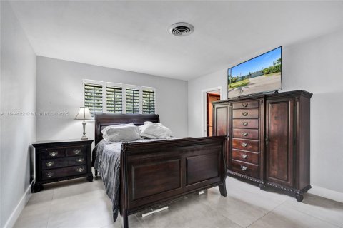 House in North Miami Beach, Florida 3 bedrooms, 179.3 sq.m. № 1855359 - photo 24