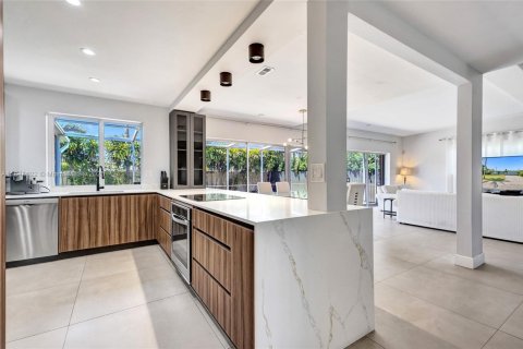 House in North Miami Beach, Florida 3 bedrooms, 179.3 sq.m. № 1855359 - photo 22