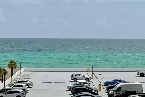 Condominio en venta en Hollywood, Florida, 2 dormitorios, 108.7 m2 № 2034831 - foto 23