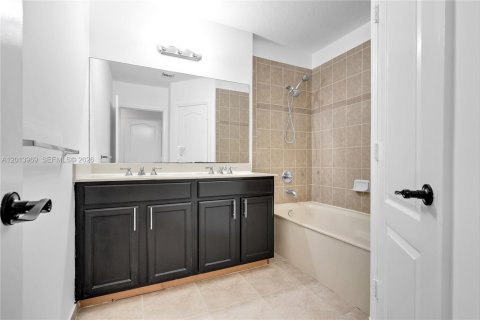 Снять в аренду таунхаус в Хомстед, Флорида 4 спальни, 171.87м2, № 2076487 - фото 22