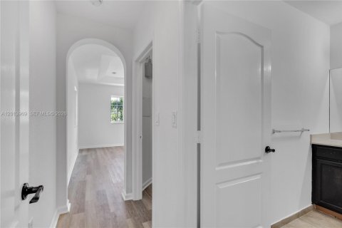 Снять в аренду таунхаус в Хомстед, Флорида 4 спальни, 171.87м2, № 2076487 - фото 17