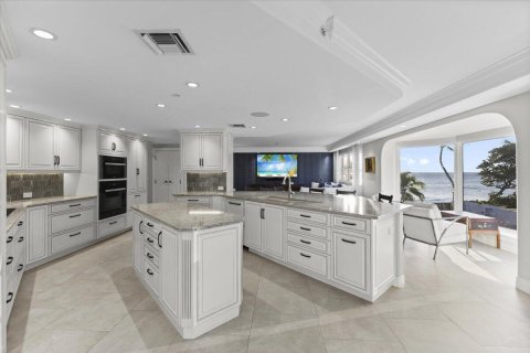 Townhouse in Highland Beach, Florida 4 bedrooms, 399.29 sq.m. № 2178504