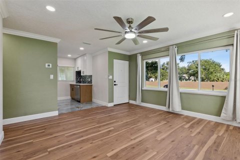 House in Belle Isle, Florida 3 bedrooms, 91.51 sq.m. № 2388092 - photo 7
