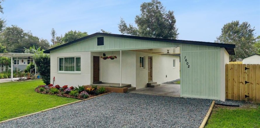 House in Belle Isle, Florida 3 bedrooms, 91.51 sq.m. № 2388092