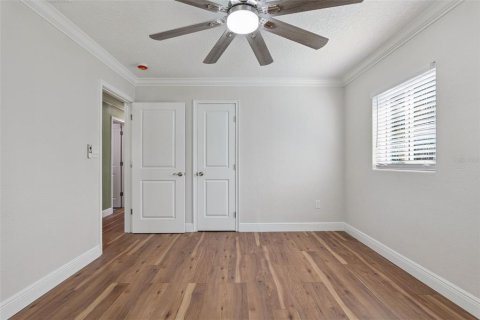 House in Belle Isle, Florida 3 bedrooms, 91.51 sq.m. № 2388092 - photo 23