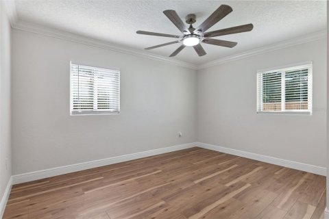 House in Belle Isle, Florida 3 bedrooms, 91.51 sq.m. № 2388092 - photo 16