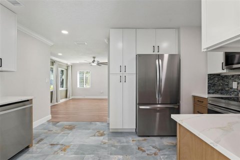 House in Belle Isle, Florida 3 bedrooms, 91.51 sq.m. № 2388092 - photo 10