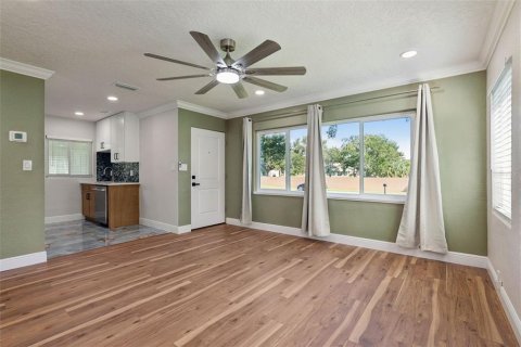 House in Belle Isle, Florida 3 bedrooms, 91.51 sq.m. № 2388092 - photo 8