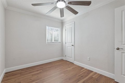 House in Belle Isle, Florida 3 bedrooms, 91.51 sq.m. № 2388092 - photo 24