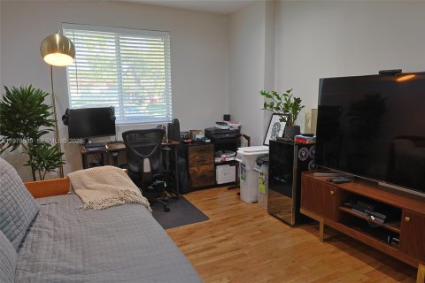 House in Miami Shores, Florida 3 bedrooms, 170.29 sq.m. № 2044506 - photo 24