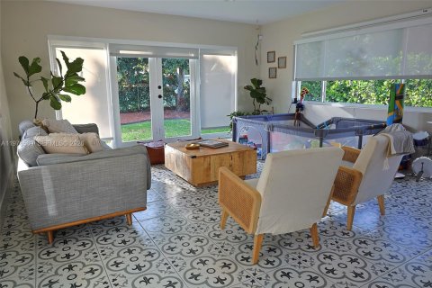 House in Miami Shores, Florida 3 bedrooms, 170.29 sq.m. № 2044506 - photo 17