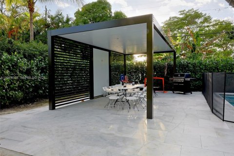 House in Miami Shores, Florida 3 bedrooms, 170.29 sq.m. № 2044506 - photo 9