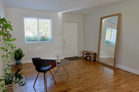 House in Miami Shores, Florida 3 bedrooms, 170.29 sq.m. № 2044506 - photo 26