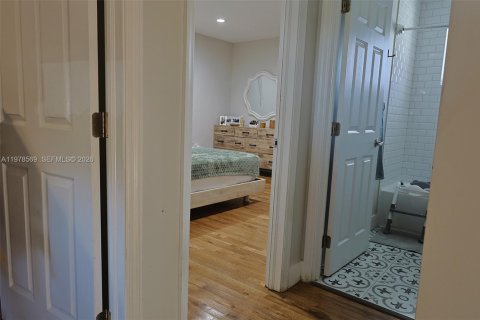 House in Miami Shores, Florida 3 bedrooms, 170.29 sq.m. № 2044506 - photo 29