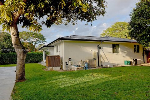 House in Miami Shores, Florida 3 bedrooms, 170.29 sq.m. № 2044506 - photo 15