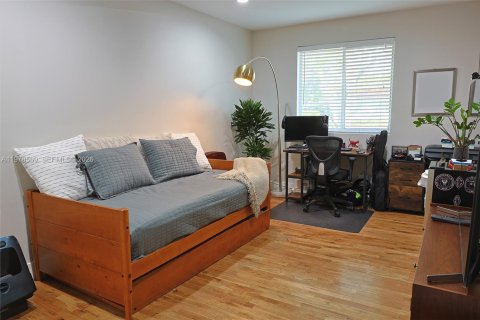 House in Miami Shores, Florida 3 bedrooms, 170.29 sq.m. № 2044506 - photo 23