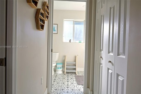 House in Miami Shores, Florida 3 bedrooms, 170.29 sq.m. № 2044506 - photo 27