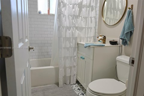 House in Miami Shores, Florida 3 bedrooms, 170.29 sq.m. № 2044506 - photo 30