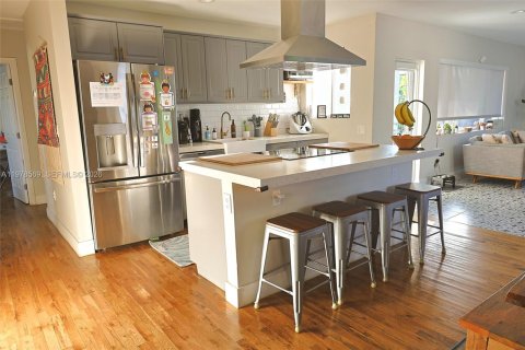 House in Miami Shores, Florida 3 bedrooms, 170.29 sq.m. № 2044506 - photo 18