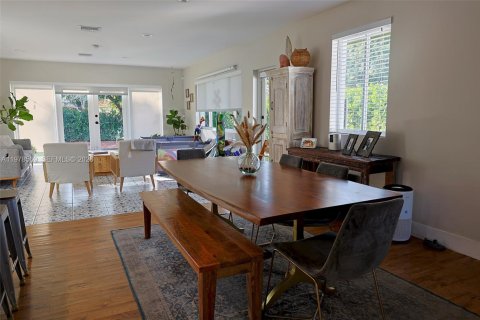 House in Miami Shores, Florida 3 bedrooms, 170.29 sq.m. № 2044506 - photo 22