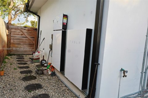 House in Miami Shores, Florida 3 bedrooms, 170.29 sq.m. № 2044506 - photo 14