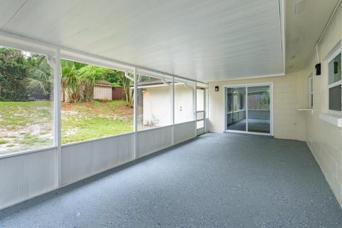House in Oviedo, Florida 3 bedrooms, 155.89 sq.m. № 2285388 - photo 23