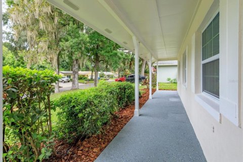 House in Oviedo, Florida 3 bedrooms, 155.89 sq.m. № 2285388 - photo 2