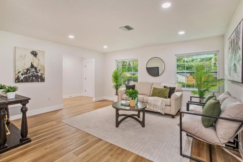 House in Oviedo, Florida 3 bedrooms, 155.89 sq.m. № 2285388 - photo 4
