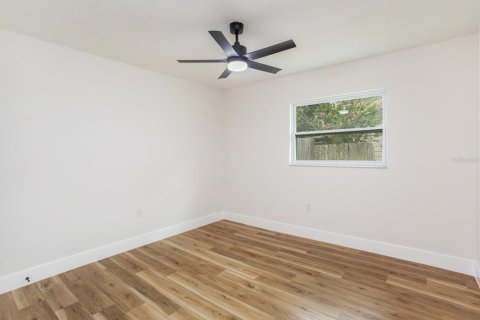 House in Oviedo, Florida 3 bedrooms, 155.89 sq.m. № 2285388 - photo 20