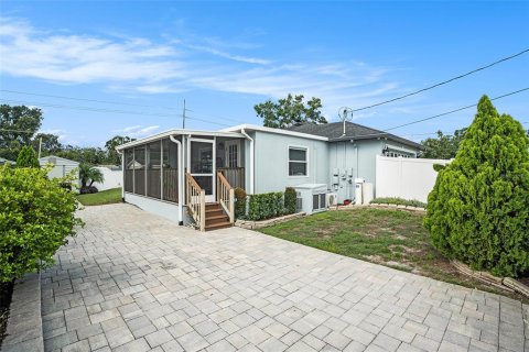 House in Tampa, Florida 3 bedrooms, 145.76 sq.m. № 1835977 - photo 11