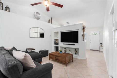 House in Tampa, Florida 3 bedrooms, 145.76 sq.m. № 1835977 - photo 14