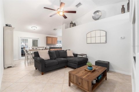 House in Tampa, Florida 3 bedrooms, 145.76 sq.m. № 1835977 - photo 15