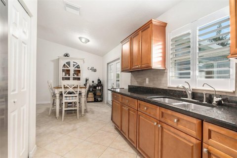 House in Tampa, Florida 3 bedrooms, 145.76 sq.m. № 1835977 - photo 20