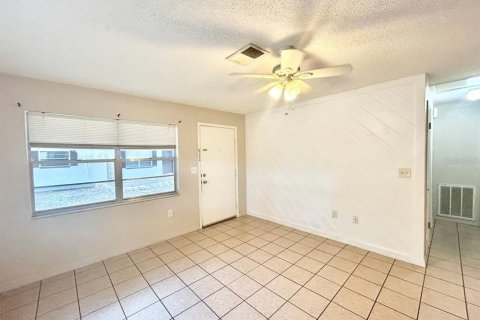 Appartement à louer à New Port Richey, Floride: 2 chambres, 142.7 m2 № 2197181 - photo 4